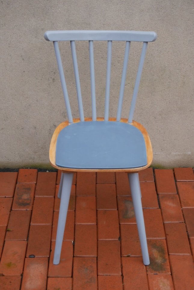 Vintage Stuhl in sanftem blau